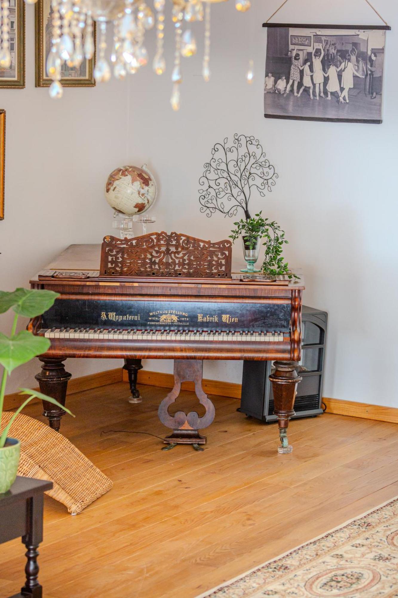 A Piece Of History Guesthouse Brasov Ngoại thất bức ảnh