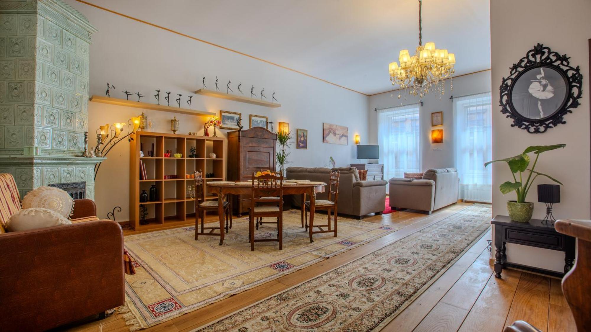 A Piece Of History Guesthouse Brasov Ngoại thất bức ảnh