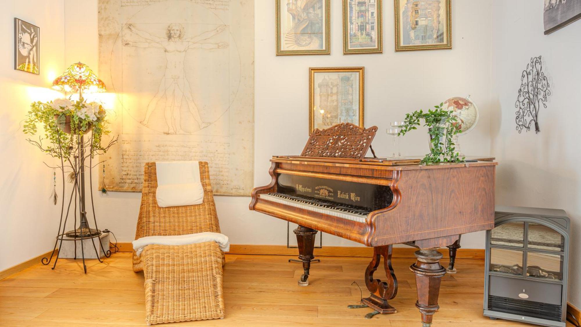 A Piece Of History Guesthouse Brasov Ngoại thất bức ảnh
