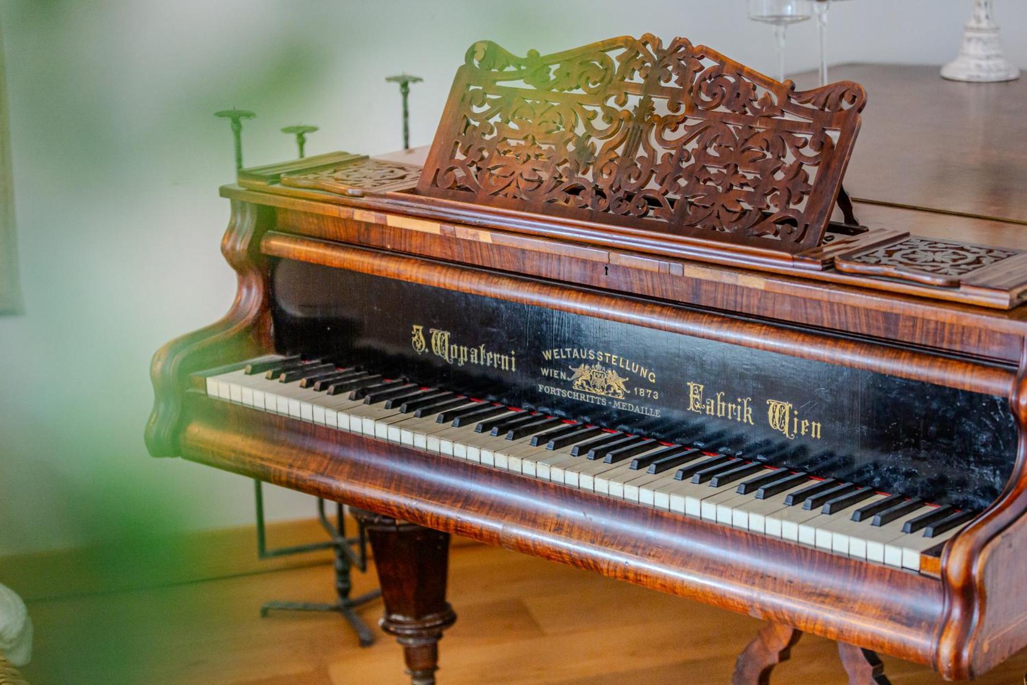 A Piece Of History Guesthouse Brasov Ngoại thất bức ảnh