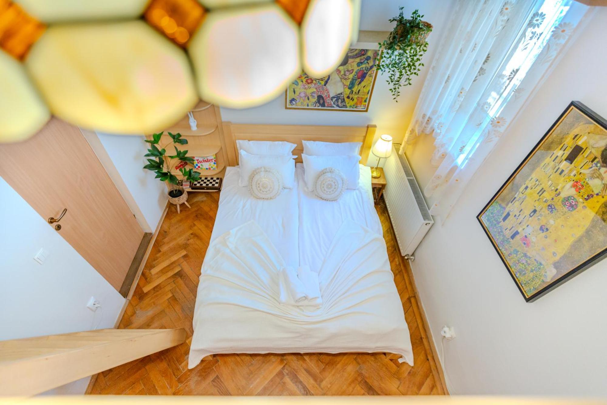 A Piece Of History Guesthouse Brasov Ngoại thất bức ảnh