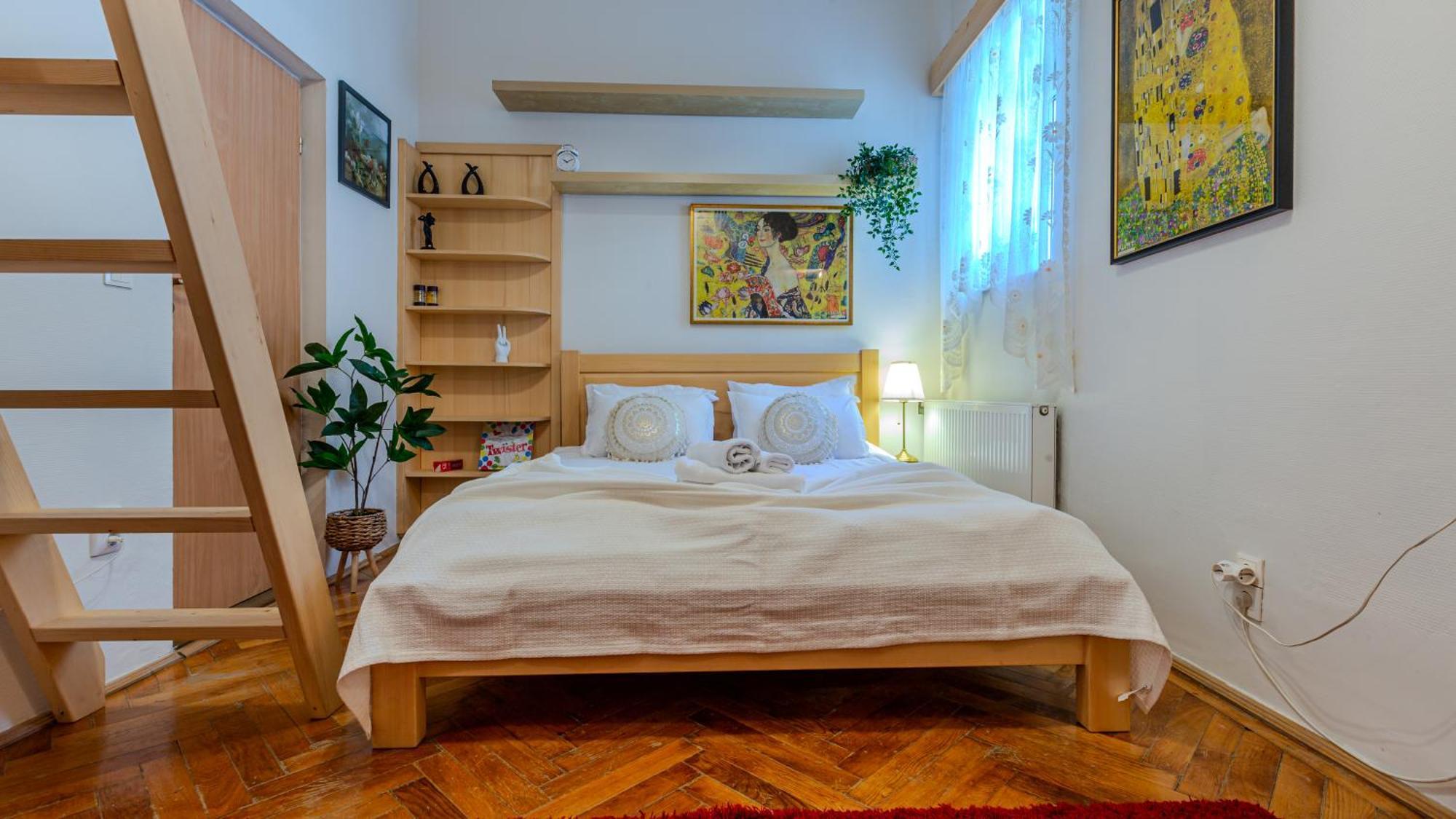 A Piece Of History Guesthouse Brasov Ngoại thất bức ảnh