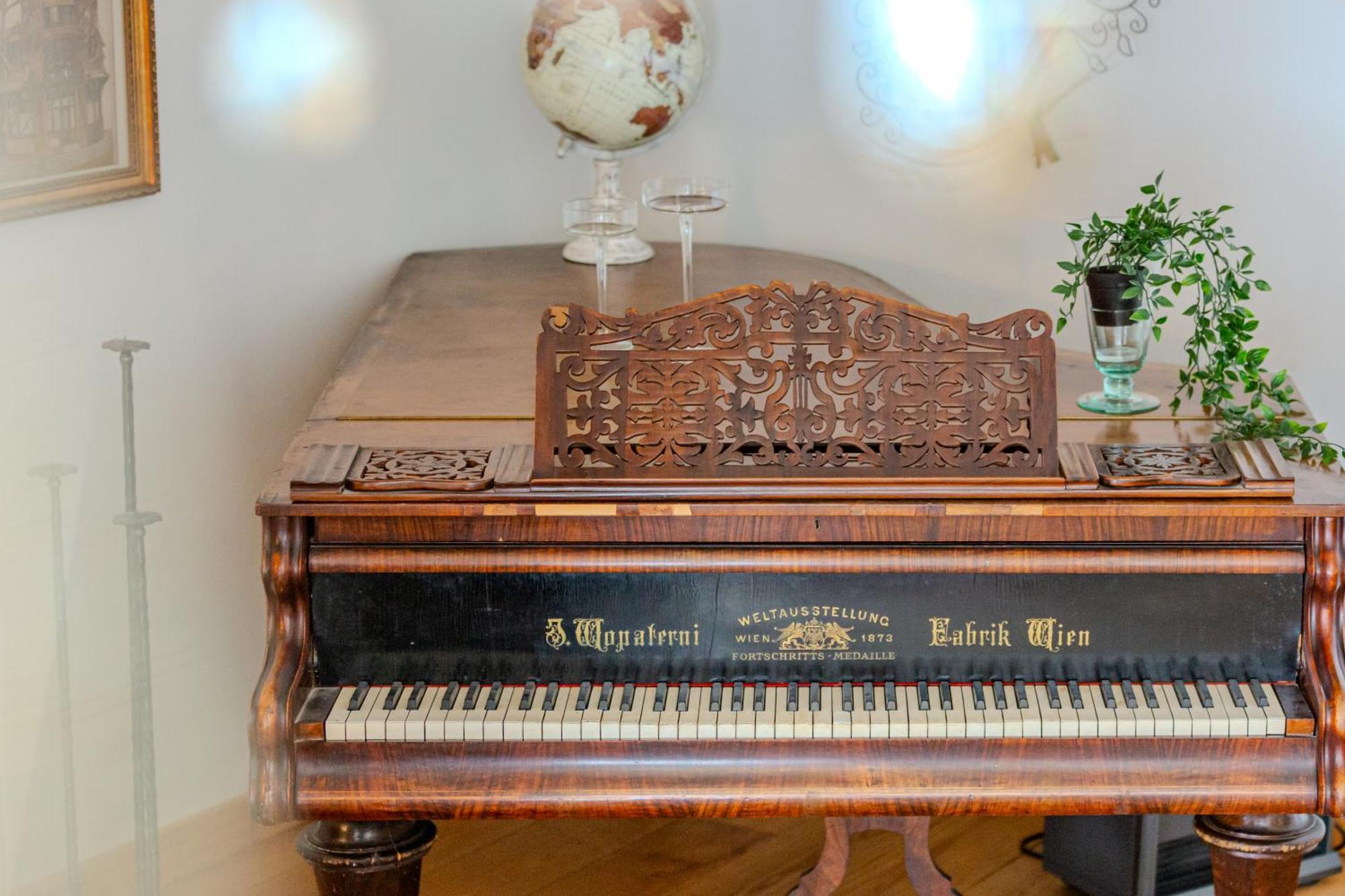 A Piece Of History Guesthouse Brasov Ngoại thất bức ảnh
