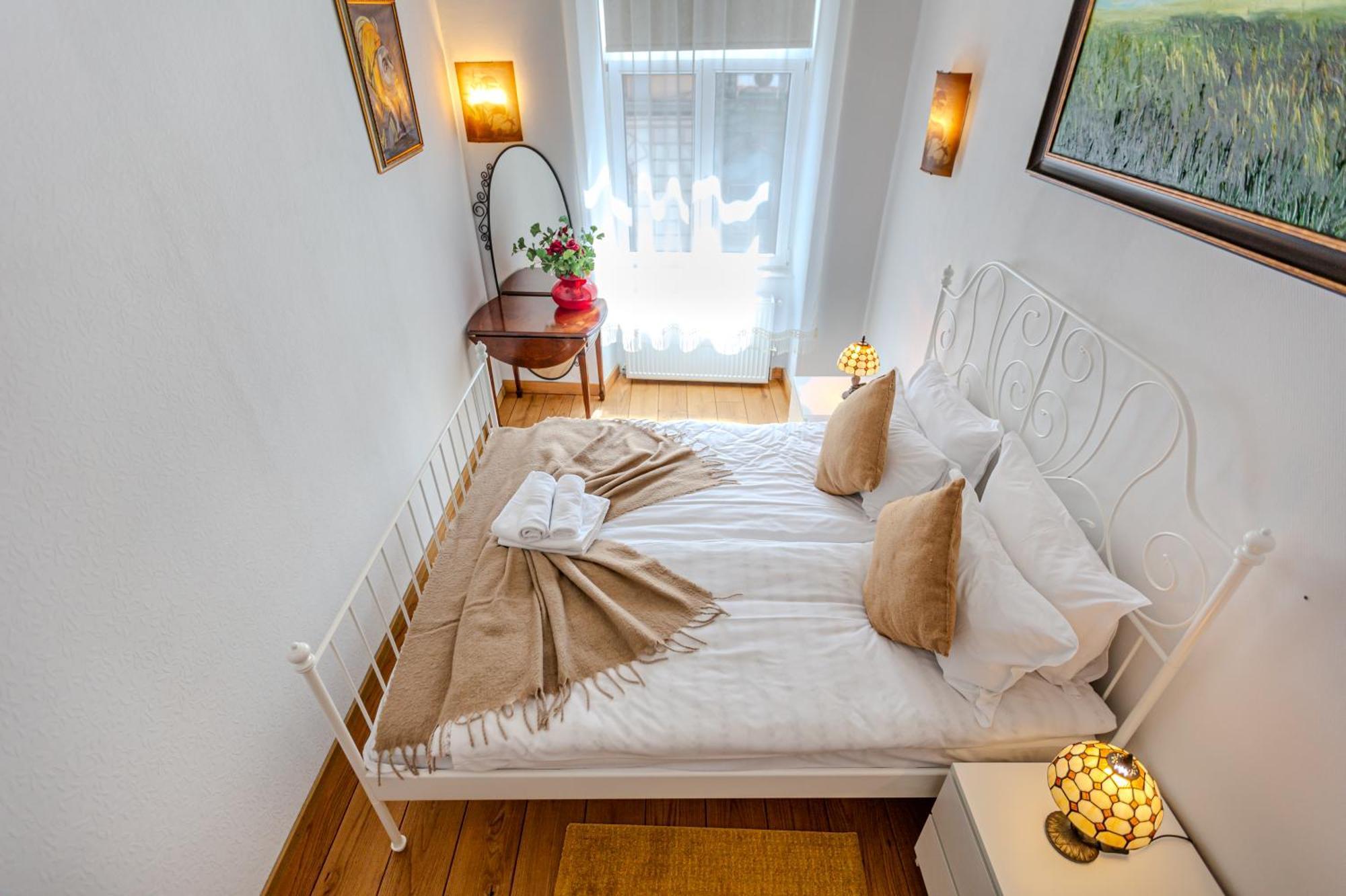 A Piece Of History Guesthouse Brasov Ngoại thất bức ảnh