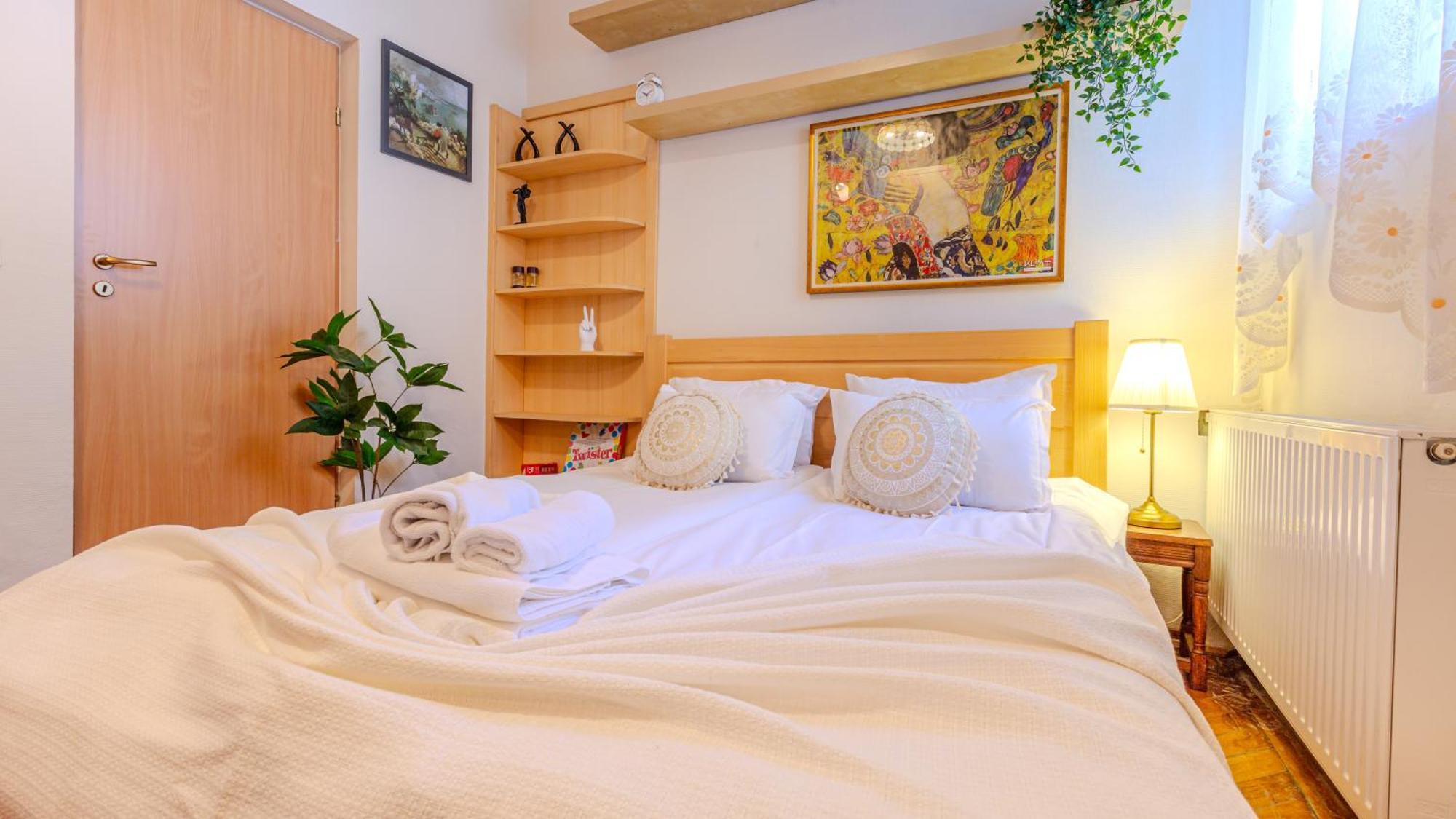A Piece Of History Guesthouse Brasov Ngoại thất bức ảnh