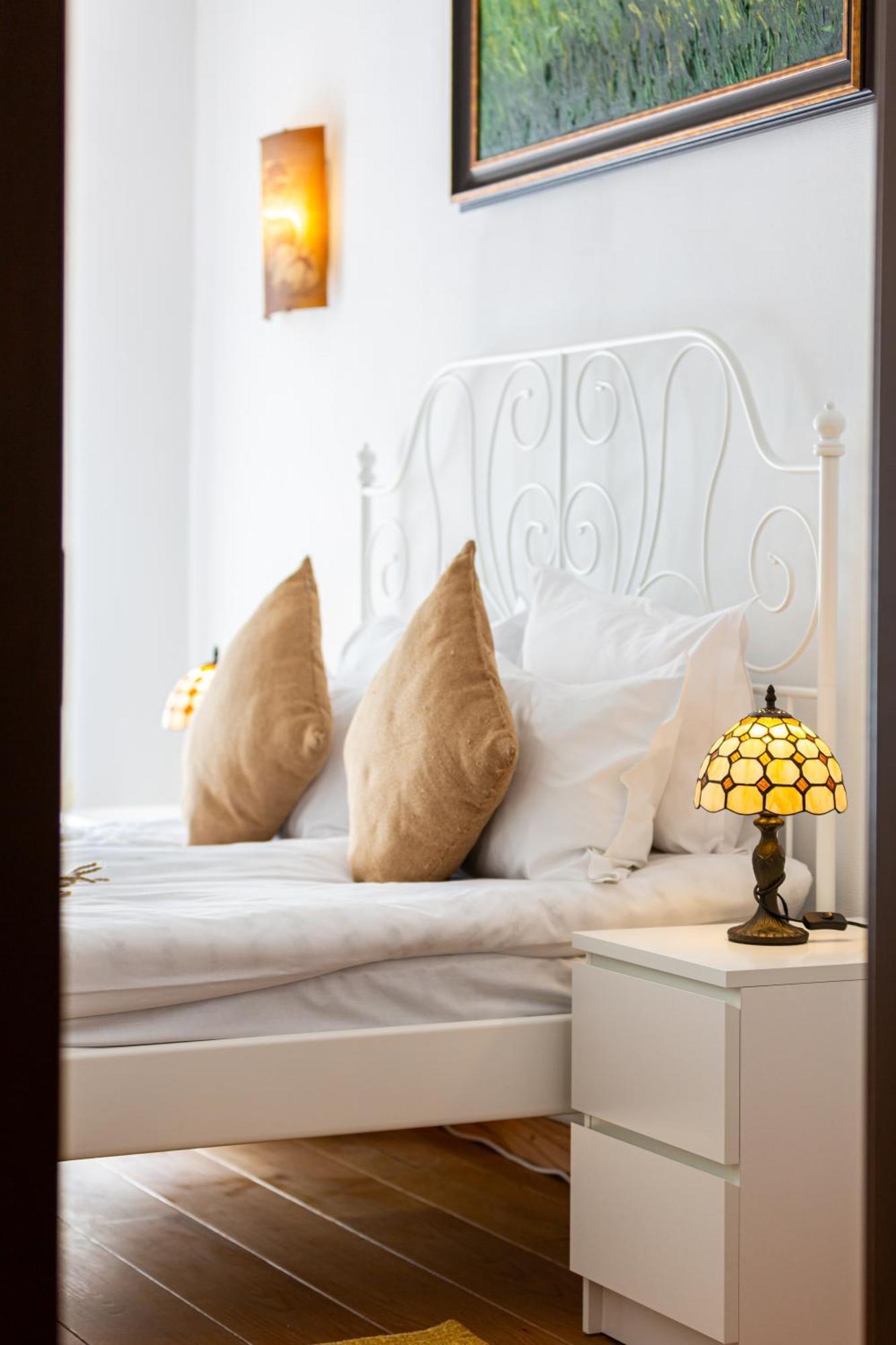 A Piece Of History Guesthouse Brasov Ngoại thất bức ảnh