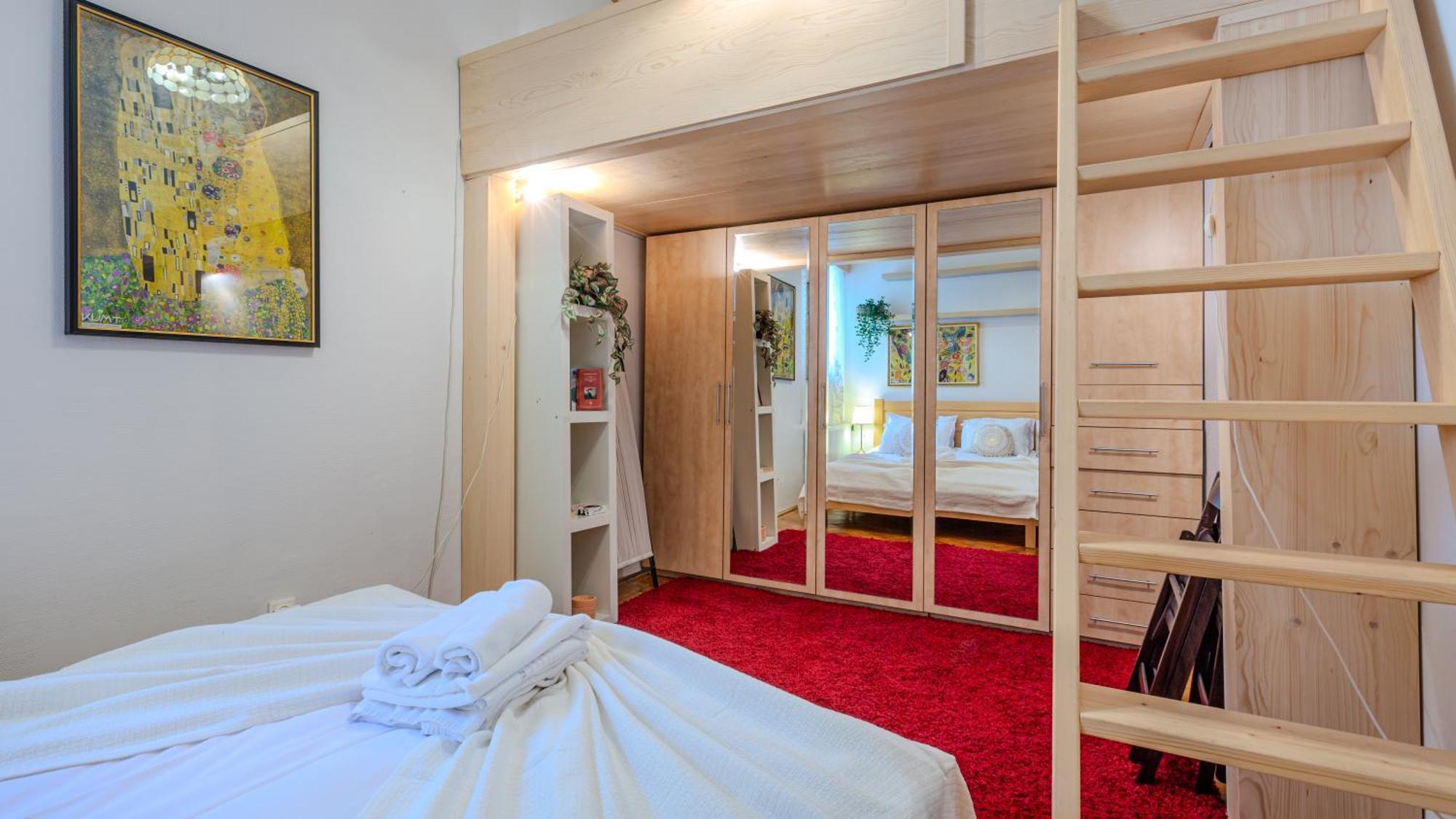 A Piece Of History Guesthouse Brasov Ngoại thất bức ảnh