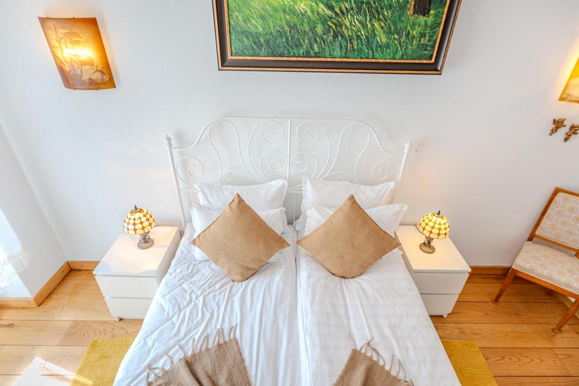 A Piece Of History Guesthouse Brasov Ngoại thất bức ảnh