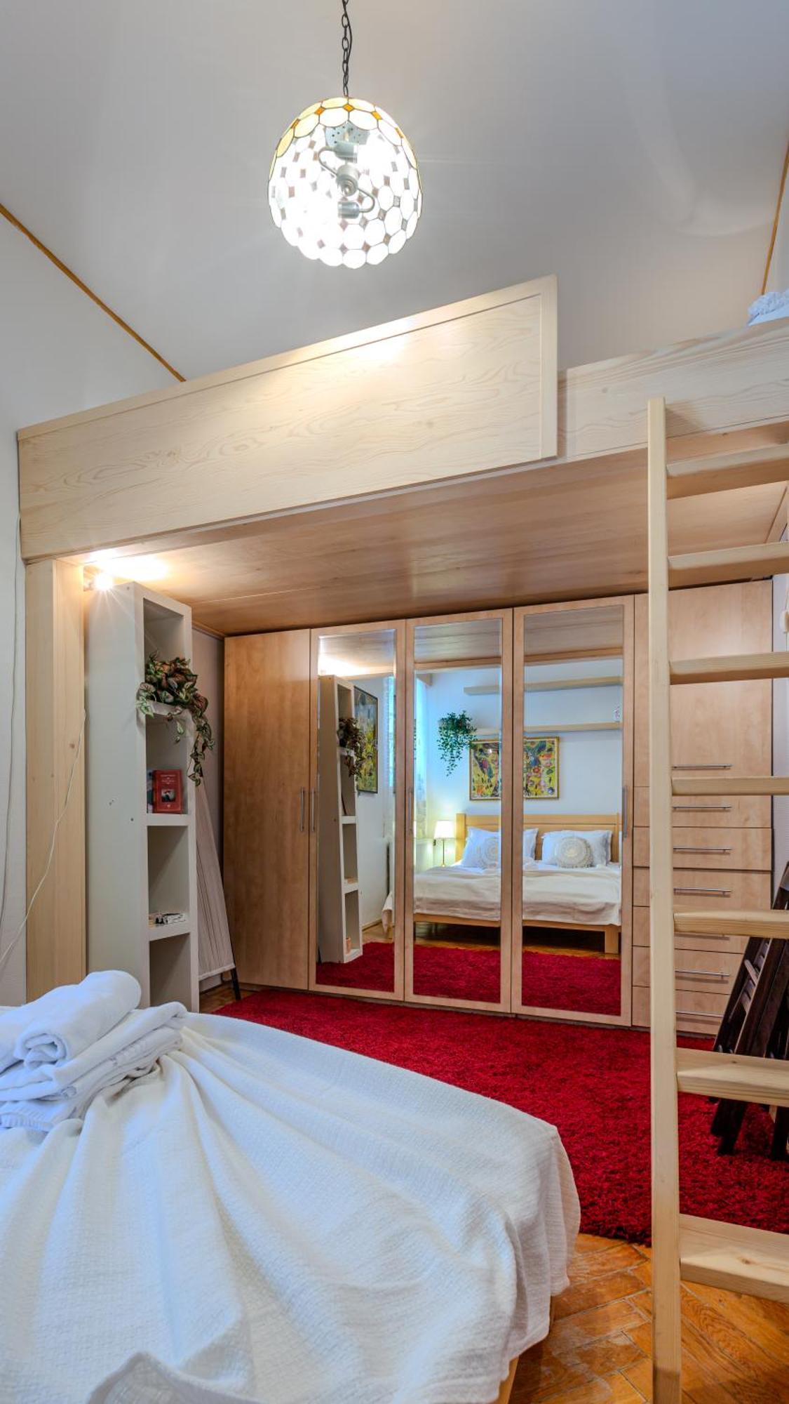 A Piece Of History Guesthouse Brasov Ngoại thất bức ảnh